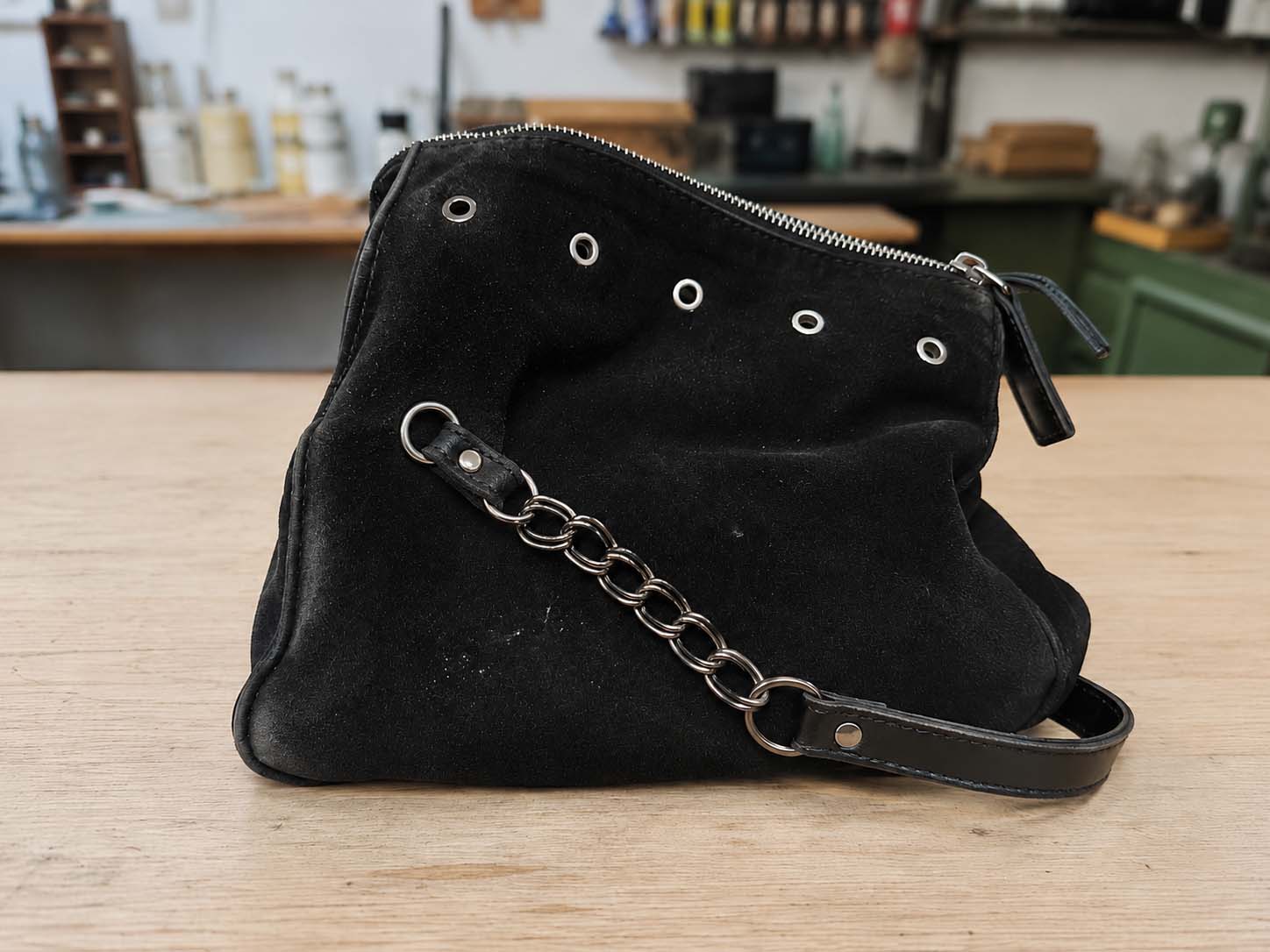 Nettoyage d’un sac en daim (Après)