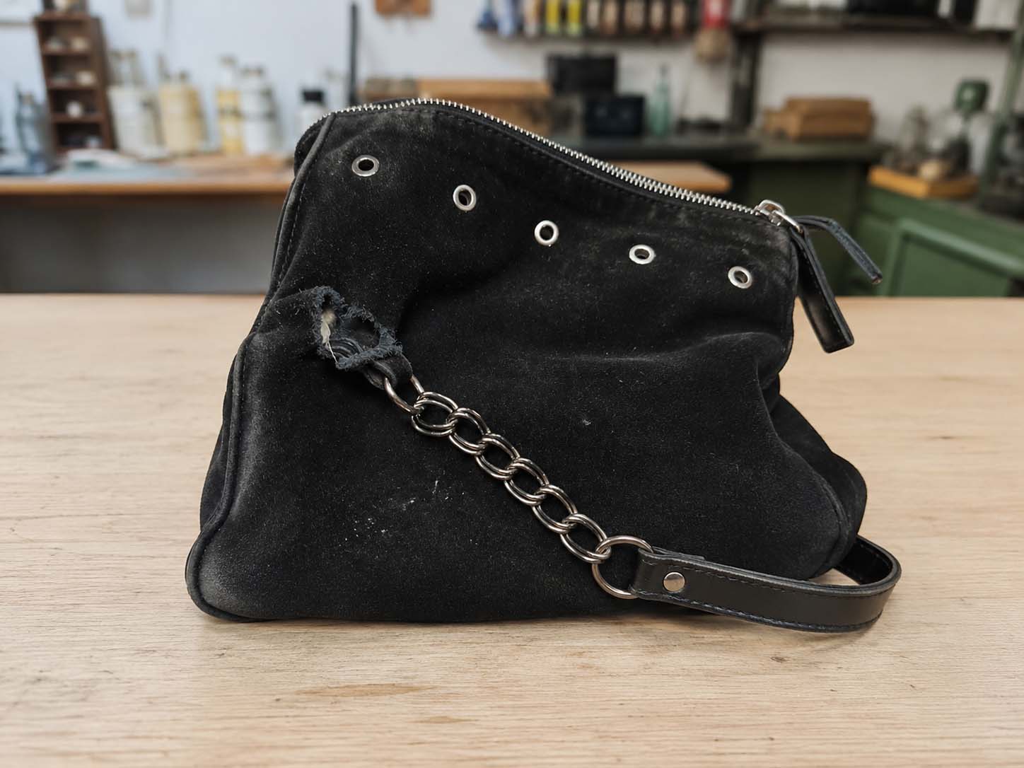 Nettoyage d’un sac en daim (Avant)